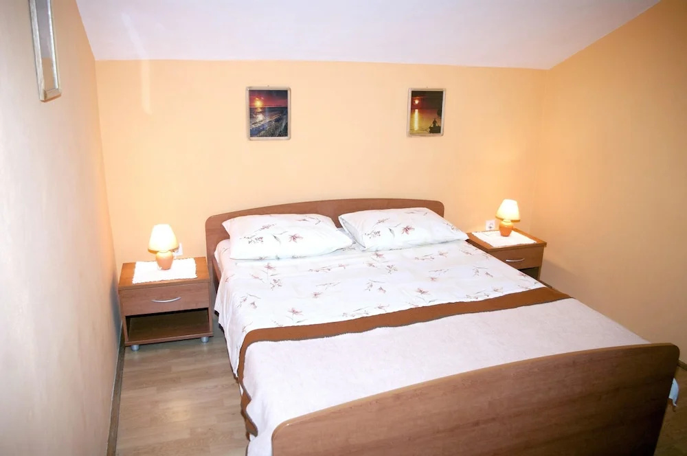Apartment With one Bedroom in Prvić Luka, With Wonderful sea View, Furnished Terrace and Wifi - 1 m From the Beach