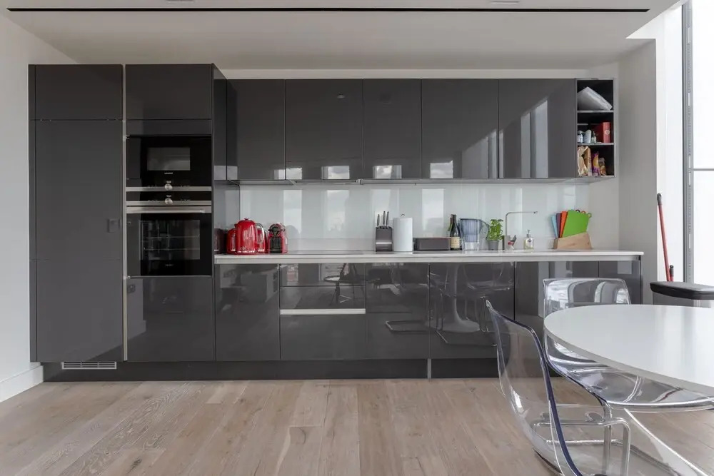 Modern 2 Bedroom Flat With a Stunning View