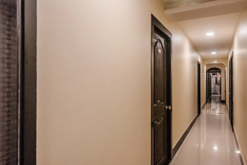 Hotel O Royal Grand Near Chhatrapati Shivaji International Airport