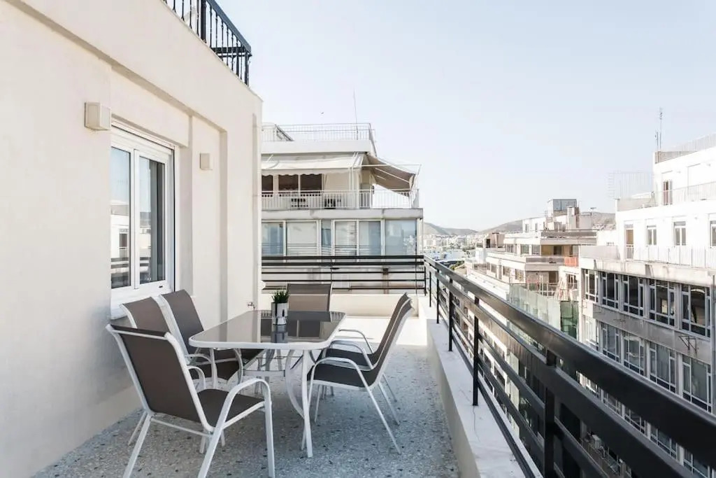 Piraeus Deluxe 2BDR Apt - near metro and port