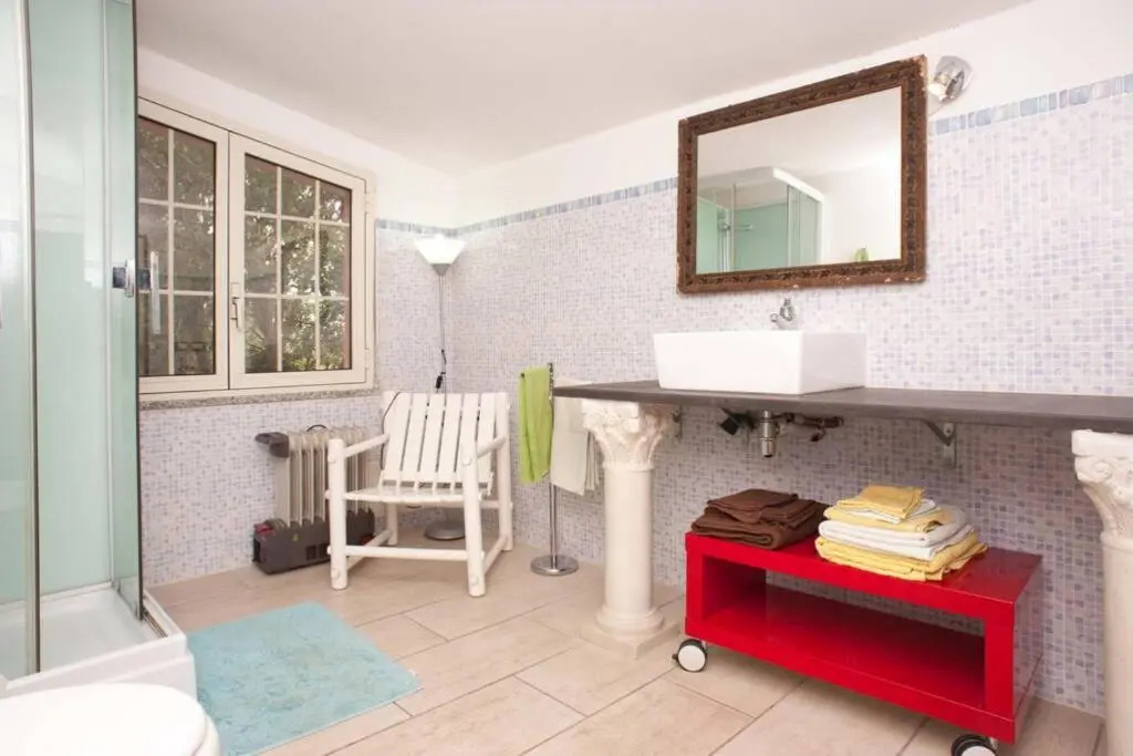 Loft mansardato con giardino e piscina/ loft with garden and swimming pool