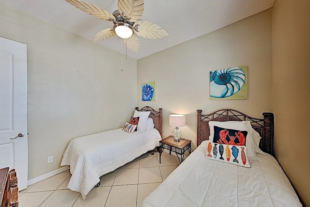 Bright Beach W/ Pool - Steps To The Sand! 2 Bedroom Condo
