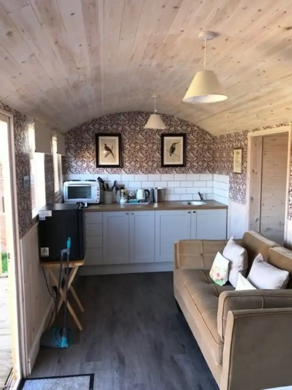 Shepherd's Hut - Walled Gardens, Llandenny