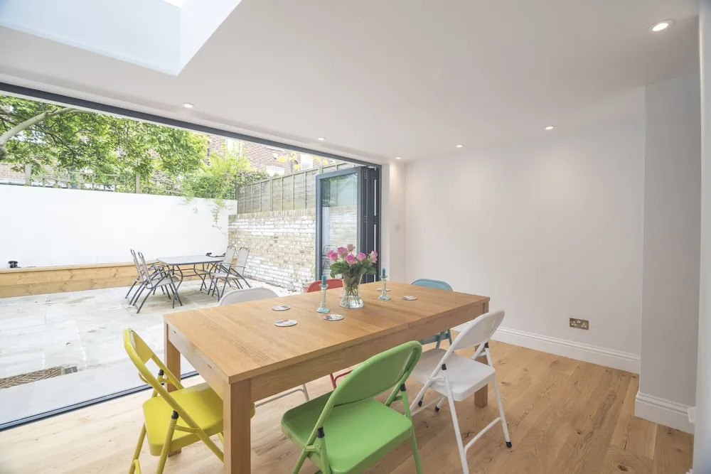 Bright Family Home in Angel with Patio