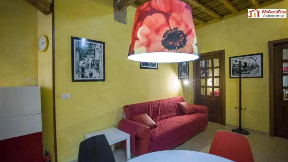 Anastasia Hidden Balcony - An hidden balcony inside Trastevere