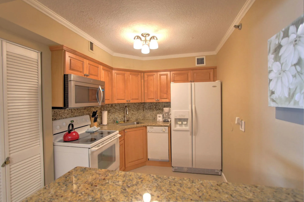 Deluxe Apartments by South Florida Vacations