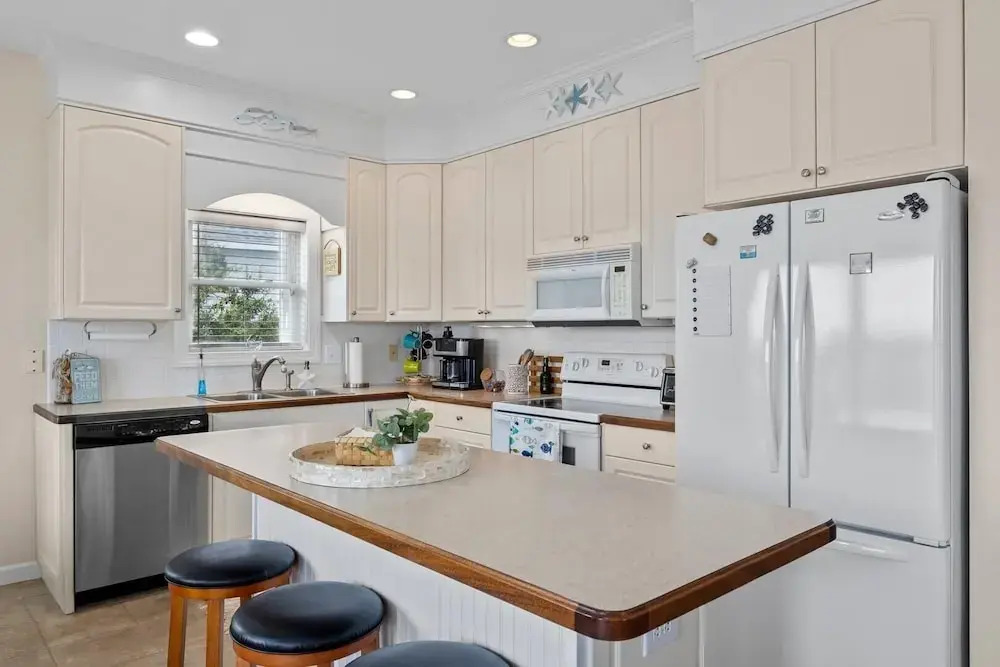 One More Drift 4 Bedroom Home by RedAwning