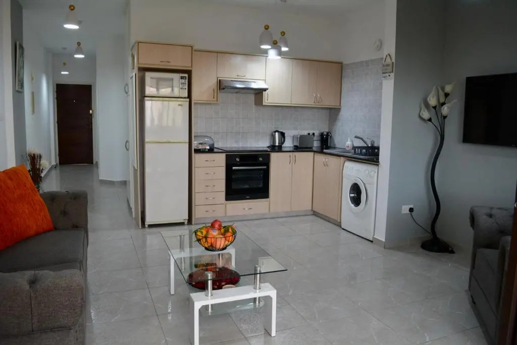 Queens Gardens - Kato Paphos - next to Kings Ave Mall --- by Yiota