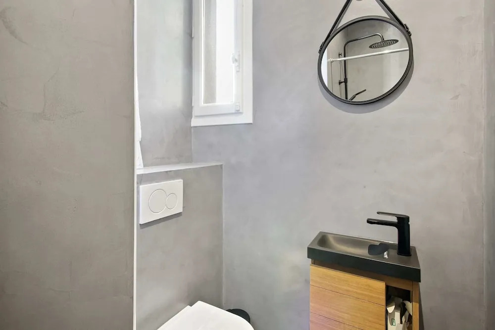 Cosy and Bright 1BR Flat Near Arc de Triomphe!