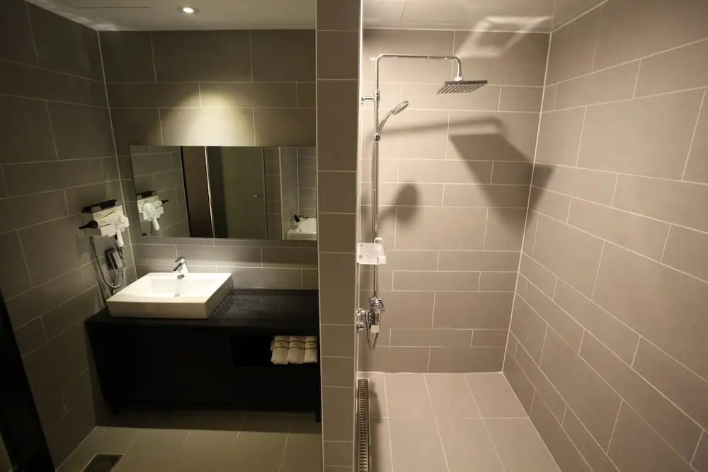 Incheon Ali Suite Hotel