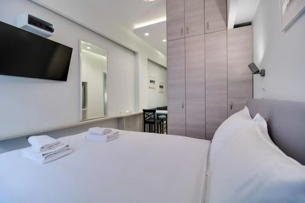 Ermou Fashion Suite #106 @ Plaka - Monastiraki