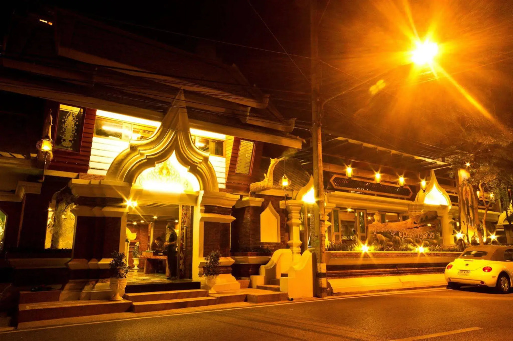 Khum Jao Luang boutique