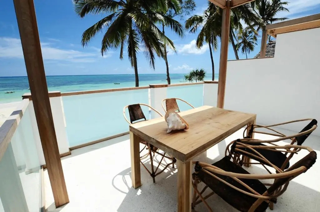 Private Beachfront Suite Apartment " Moja "