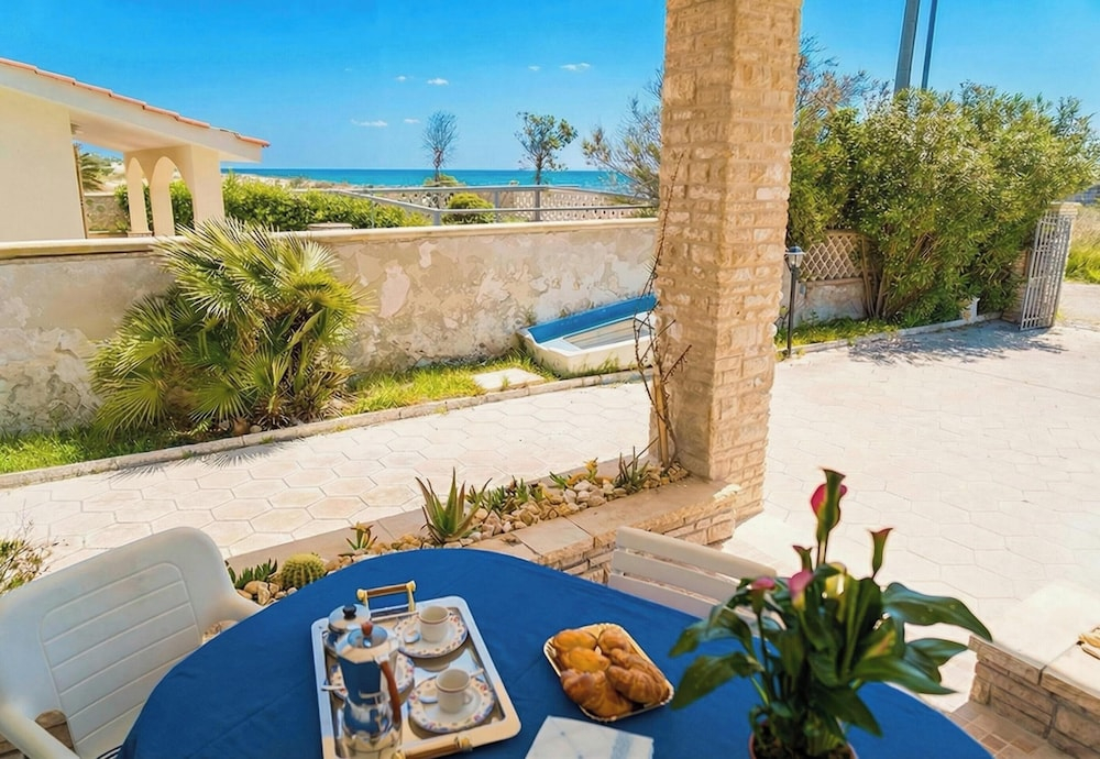 Villa Milon Near The Sea