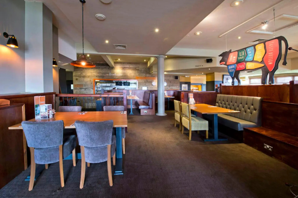 Premier Inn Livingston (M8/J3)