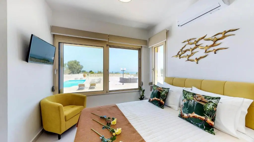 Liberty & Freedom Luxury Villa-heated pool