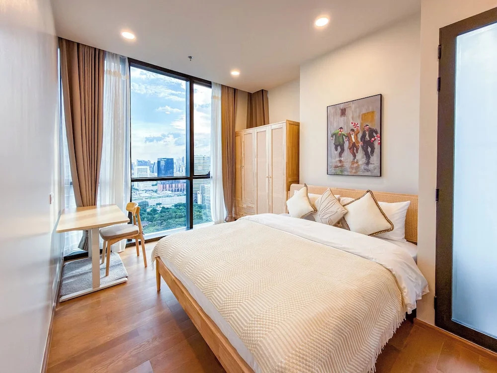 Luxury Downtown Bangkok 2BR 2BA · Sky Pool Gym · 5min Walk to Siam Paragon