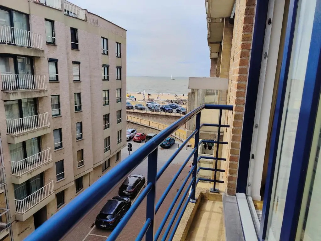Nieuw modern appartement vlakbij strand