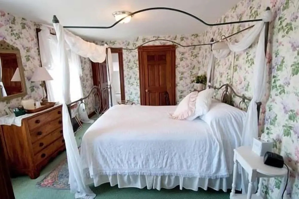 Inn at Old Harbor