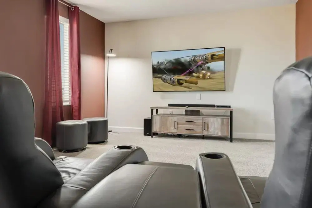 Wonderful Home With Movie Room Near Disney