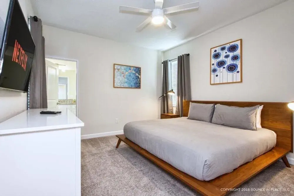 Storey Lake- 5 Bedroom Pool - 1666st Home by Redawning