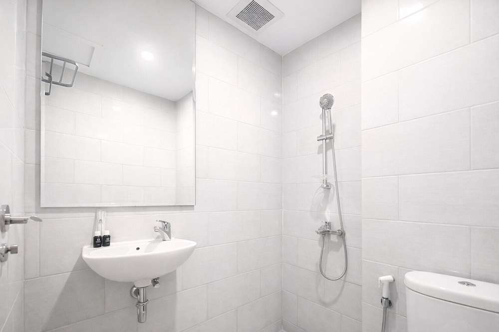 Magnificent Studio With Mall Access At Benson Supermall Mansion Apartment