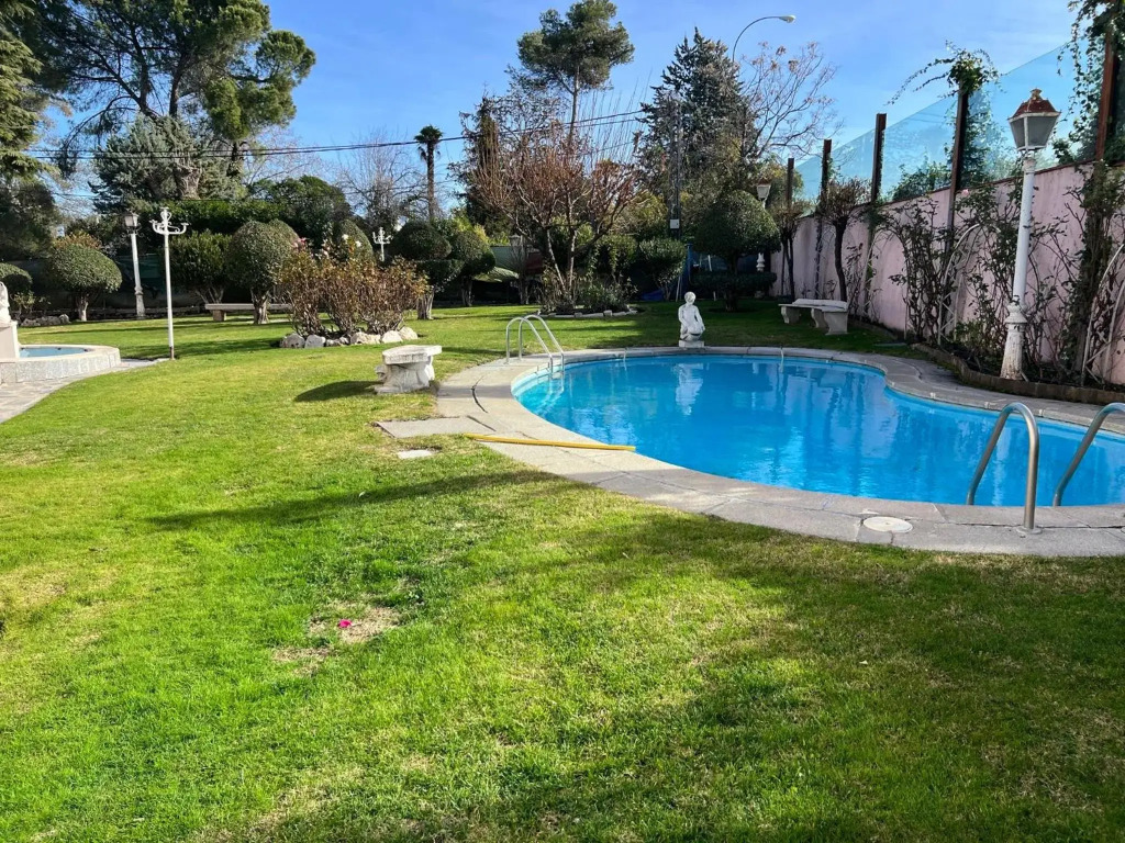 Luxurious 5 Bedroom Apartment in Moncloa-Aravaca