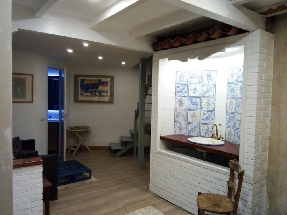 Studio in Madrid, With Shared Pool, Enclosed Garden and Wifi