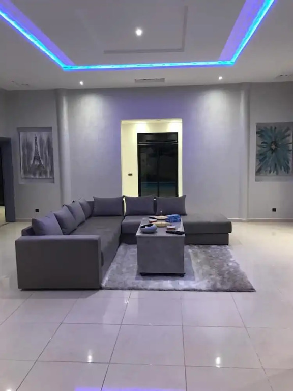 Villa Three Hills