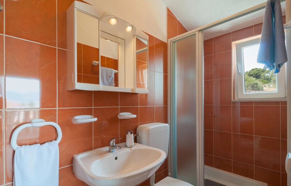 Stunning Apartment in Supetar-splitska With 2 Bedrooms and Wifi