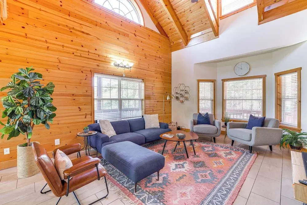 Family-Friendly Cabin By Golf Course & Marina