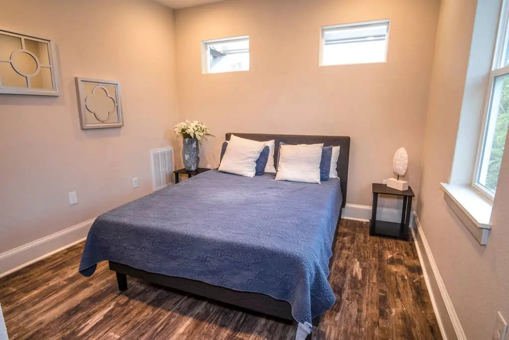 Beautiful Guest House on New Built Home Near Downtown