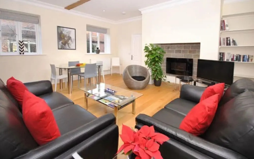11 Angel Yard, Midhurst