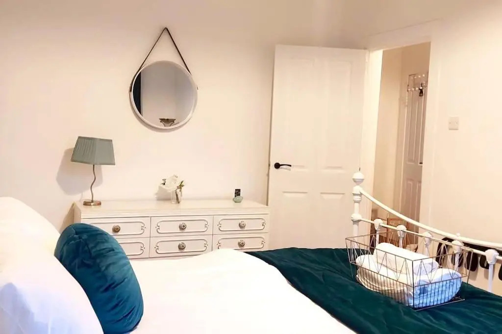 Flat 12A - Central, modern, bright apartment with free wifi