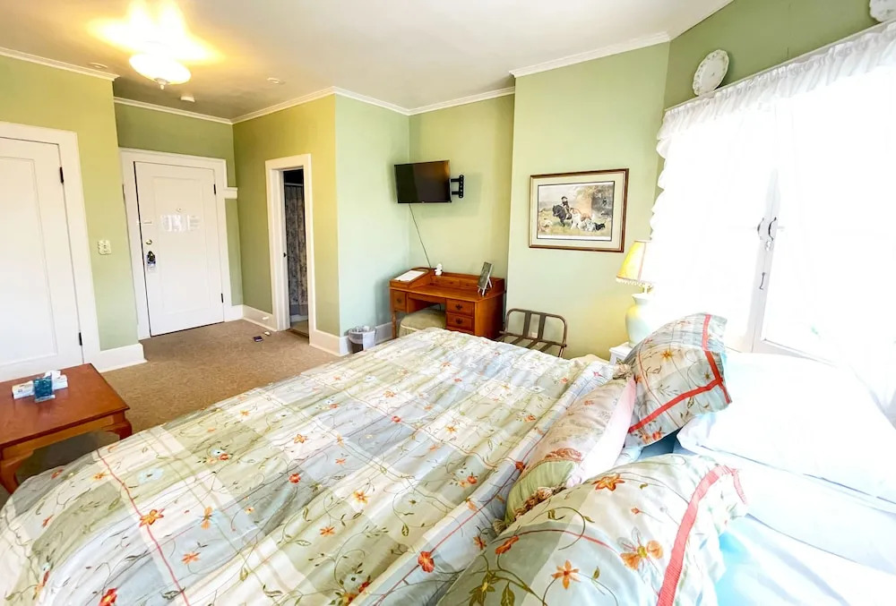 White Rose Inns & Motel
