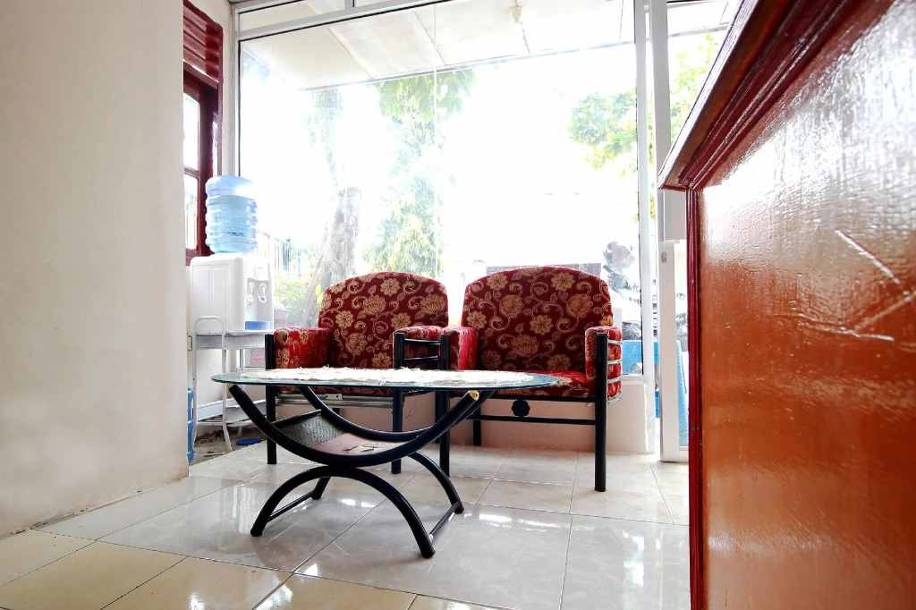OYO 2647 Anissa Guest House