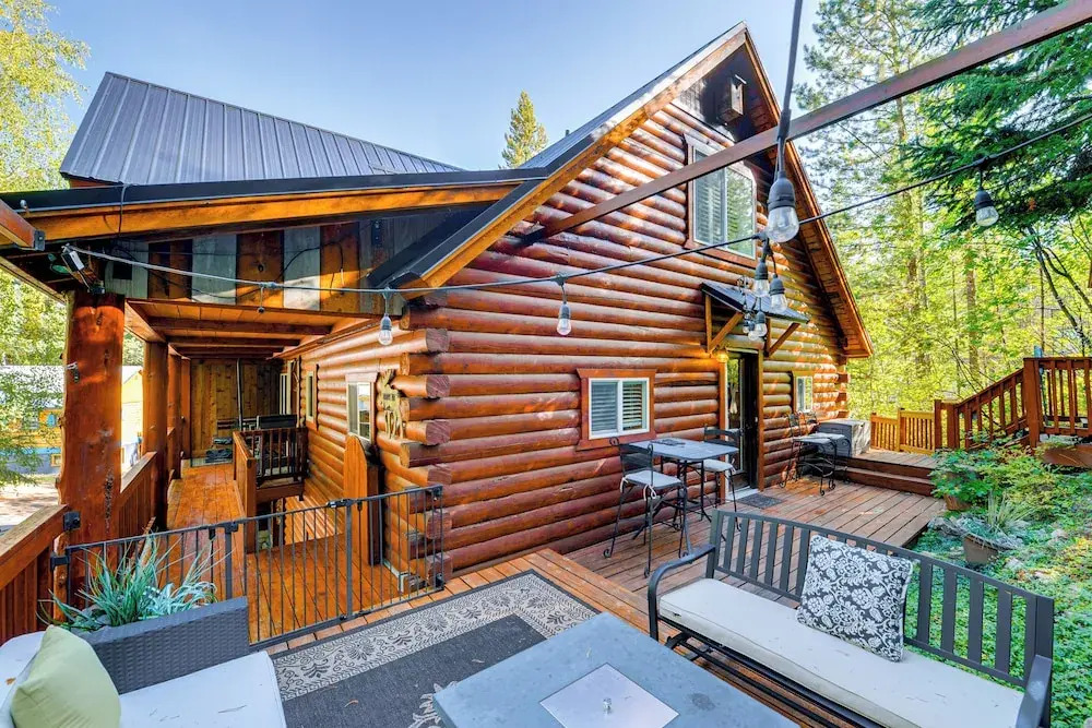 Dreamy Alpine Cabin w/ Hot Tub, Fireplace & More!