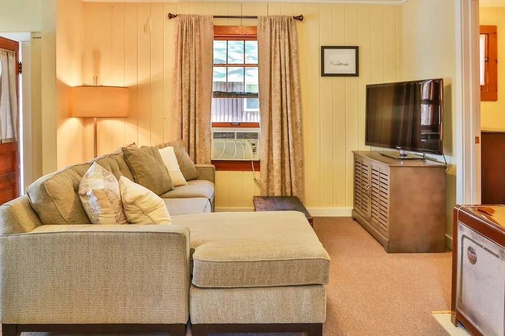 Northern Comfort - Hiller Vacation S 2 Bedroom Cabin