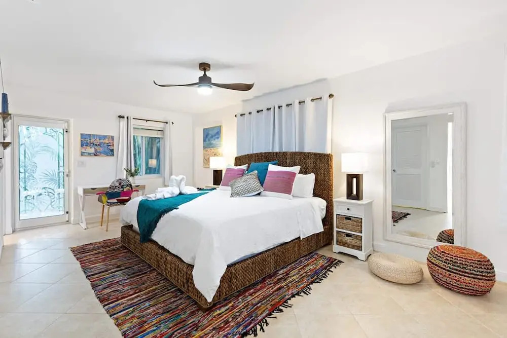 Walking from the beach 3Br Villa