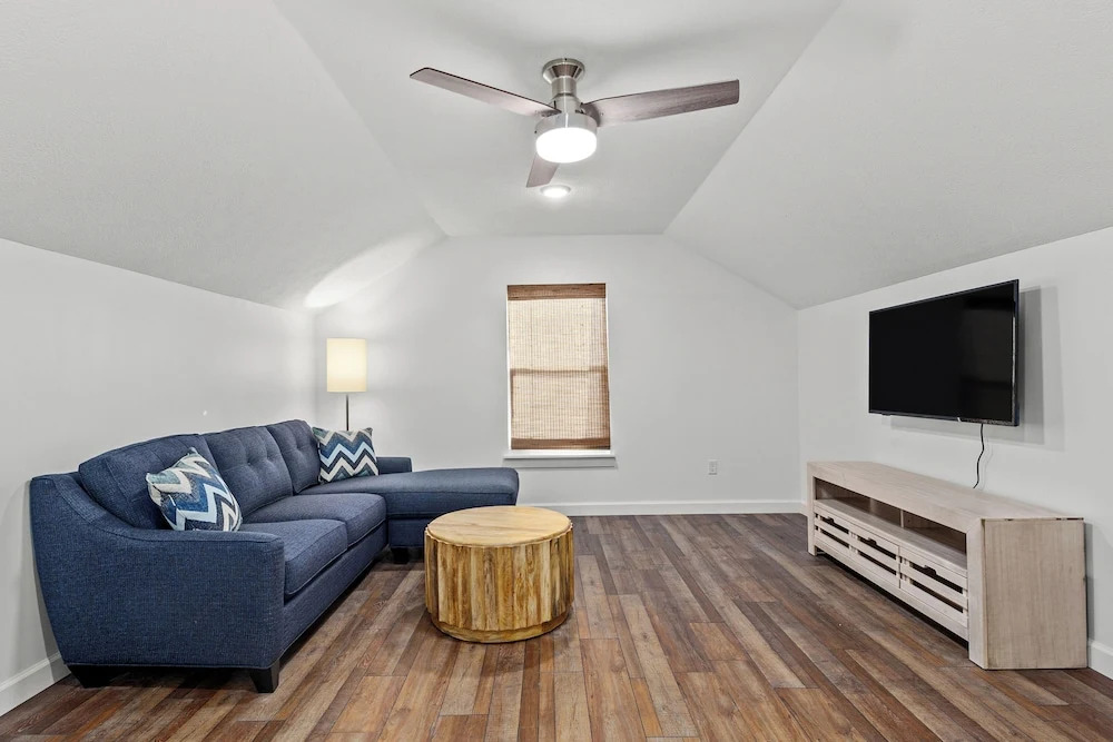 311 Le Grand Dr - Sunny Sands
