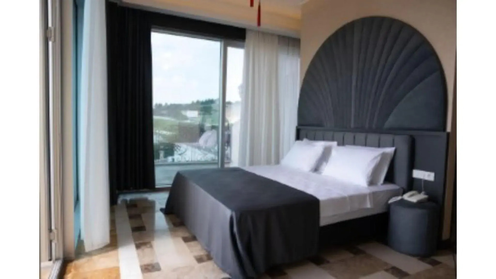 Kronos Hotel