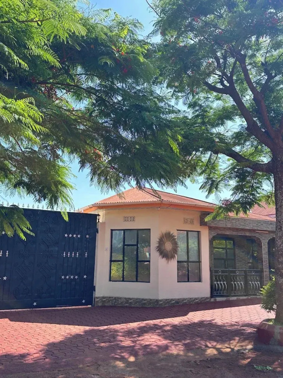 Amora Homestay and Safaris