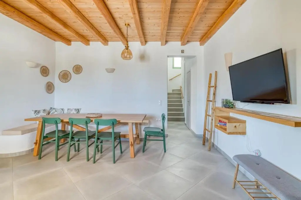 Magic 5 bdrm Villa With Swimming pool in Paros