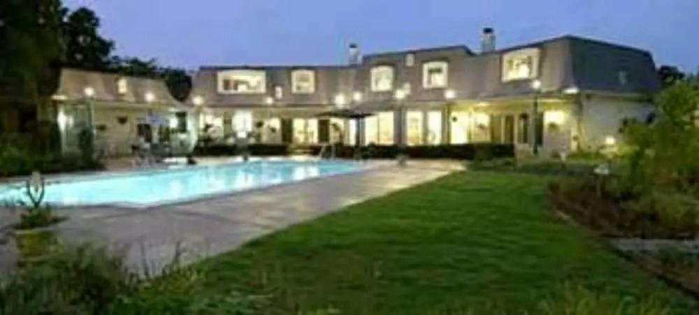 Matthews Manor Bed & Breakfast