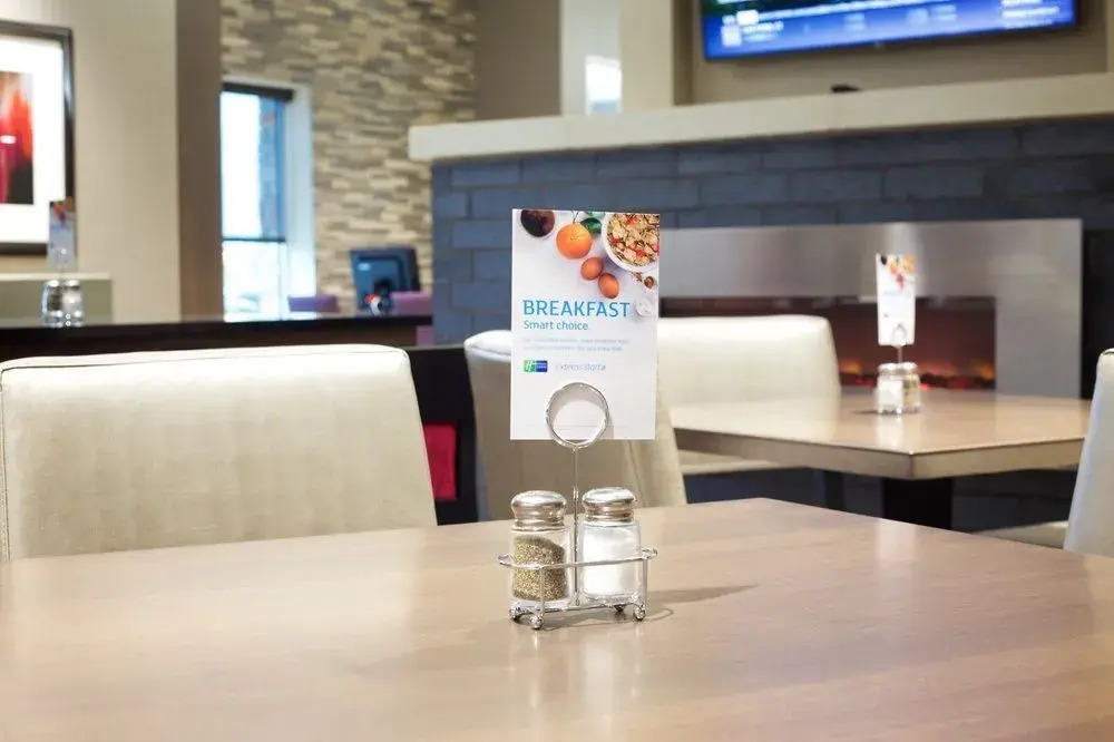 Holiday Inn Express Fargo SW I-94 45th St