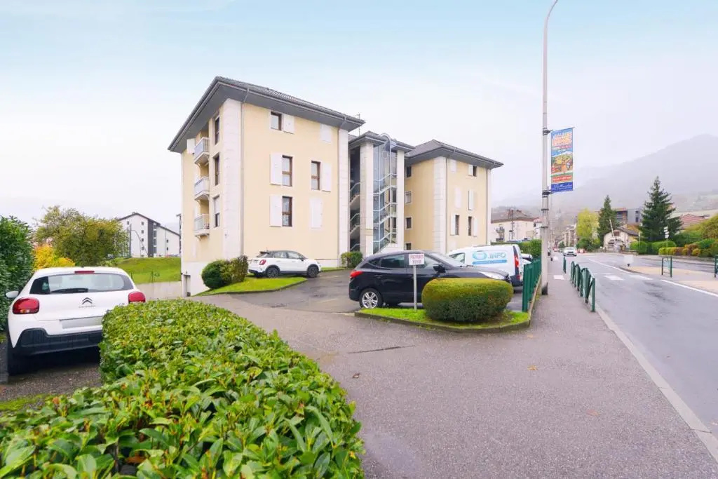 Charming and large flat with balcony 3 min to Sallanches station - Welkeys
