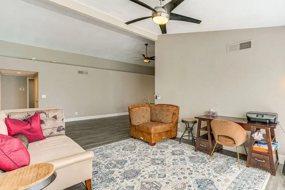 Pet-friendly Scottsdale Home w/ Screened Porch!