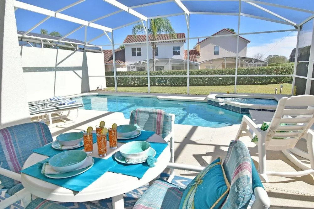 T628BD Sunflower 5 Br villa by RedAwning