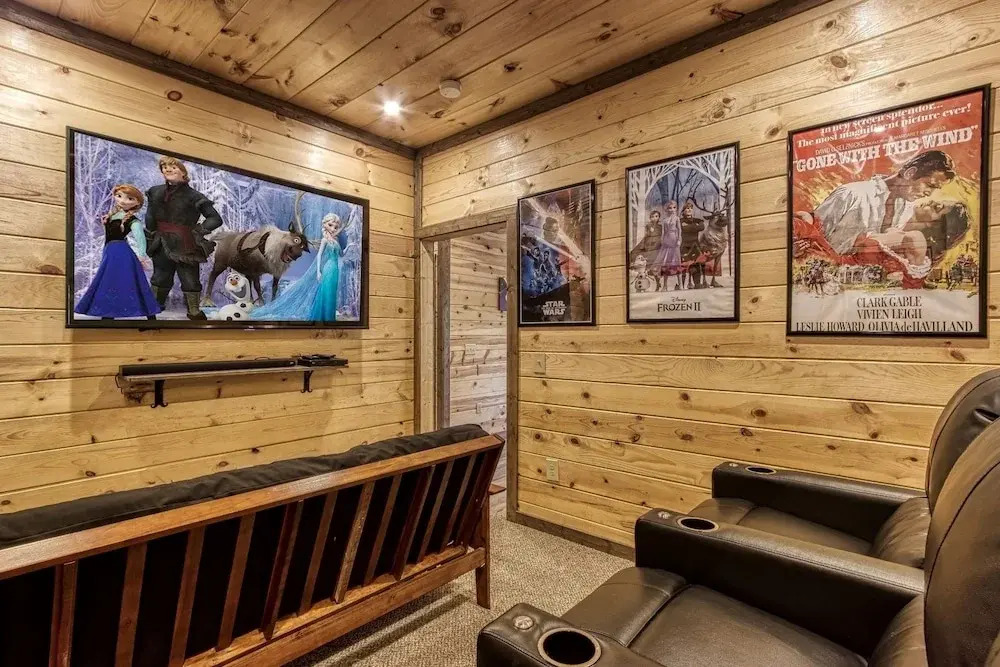 ERN822 - Smoky Oasis - Great Location, Private Indoor Heated Pool! cabin