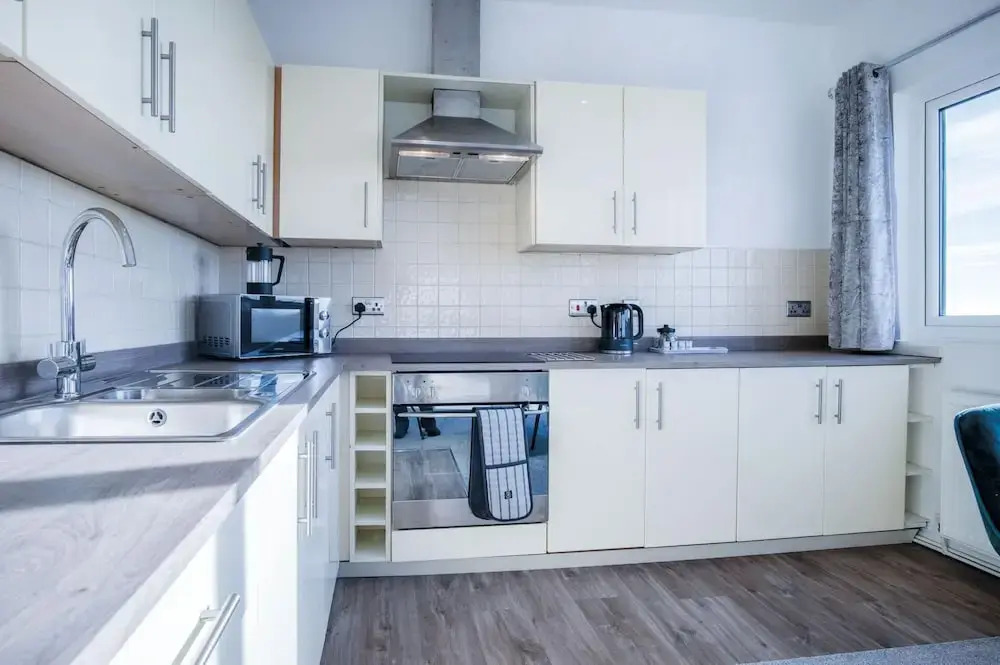 The Penthouse - 1 Bedroom Apartment - Ocean Breeze